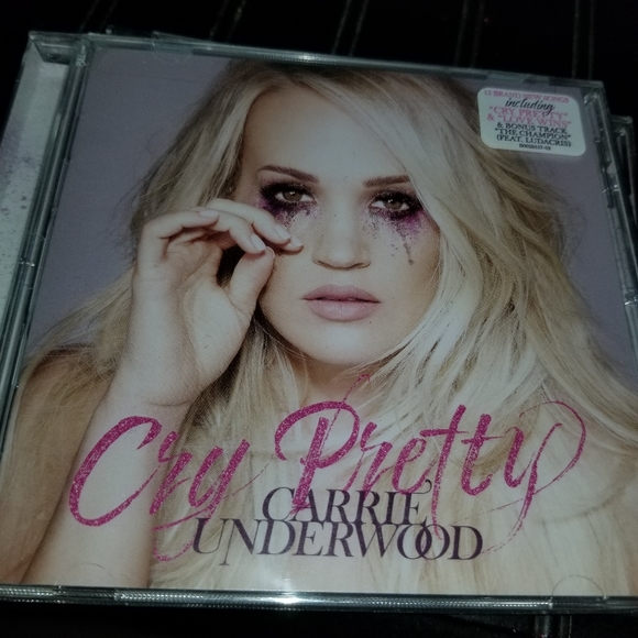 Carrie Underwood Cry pretty - Picture 1 of 2